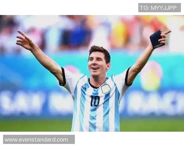 1936年世界足球巨星风采:传奇球员的竞技巅峰与历史影响 1936年世界足球巨星风采:传奇球员的竞技巅峰与历史影响