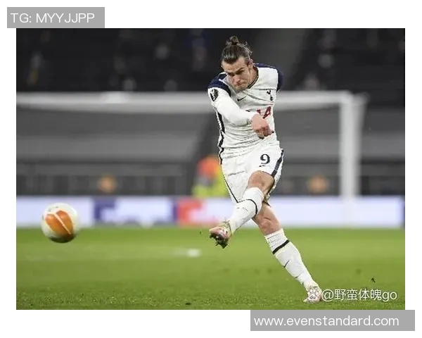 全球足球国家队6号球星盘点:从经典球员到新兴力量的风采展示 全球足球国家队6号球星盘点:从经典球员到新兴力量的风采展示