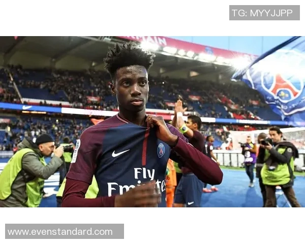 小球队核心球星闪耀赛场引领逆袭书写绿茵传奇新篇章